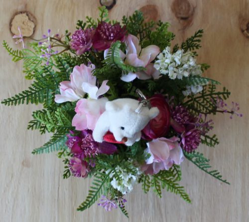 Een schattig bloemstukje met beertje - Afbeelding 2
