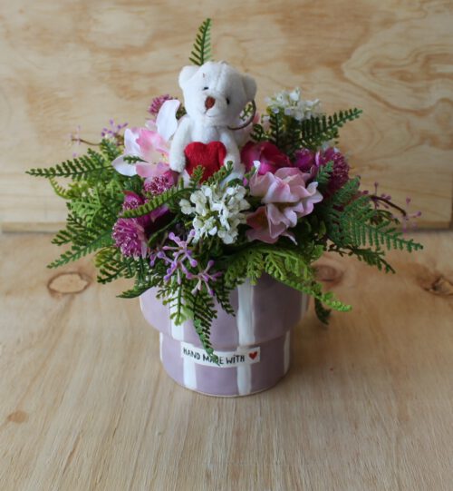 Een schattig bloemstukje met beertje